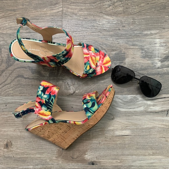 Jessica Simpson Hawaiian floral wedges. - Picture 1 of 5